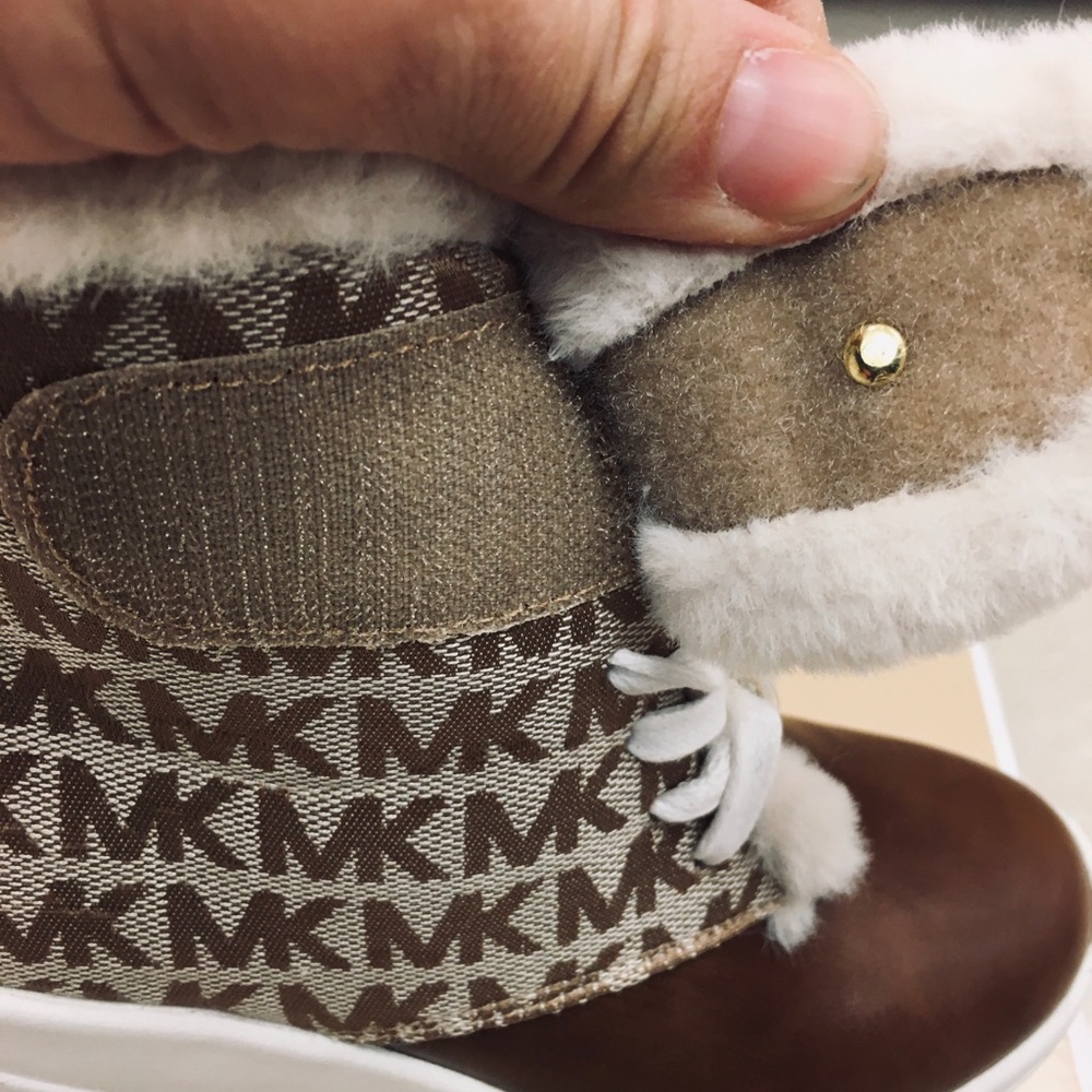 🤎🤍🤎Michael Kors 🤎Girls Velcro boots🤍🤎 - Picture 6 of 8